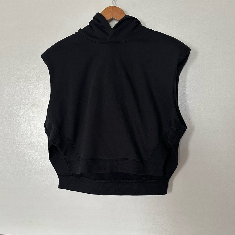 Alo Cropped Headliner Shoulder Pad Sleeveless Hoodie Sweatshirt Vest Size Medium - Picture 6 of 13